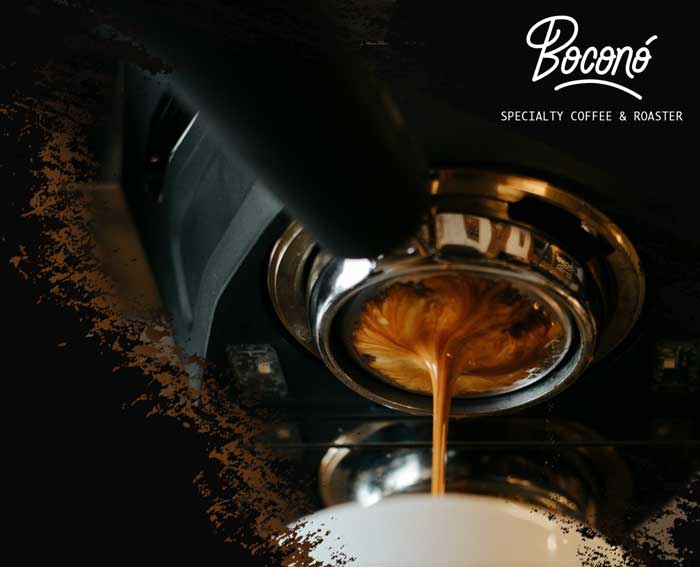 Extracción de espresso desde una máquina de café Boconó