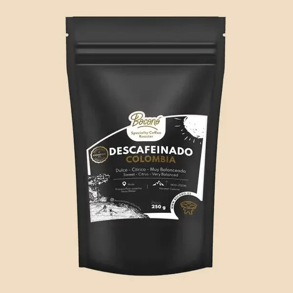 Bolsa negra de 250 g de Boconó con la etiqueta del descafeinado de Colombia por método Swiss Water.