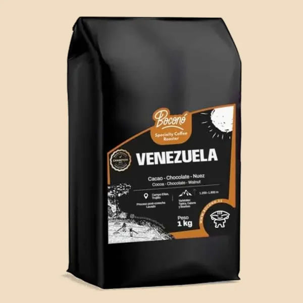 Bolsa negra de 1 kg de Boconó con la etiqueta de Venezuela lavado, de Campo Elías (Trujillo), y sus notas de cata: cacao, chocolate y nuez.